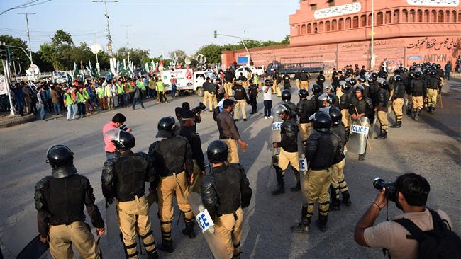 Anti-US protest turns violent in Pakistan's Karachi Anti-US protest turns violent in Pakistan's Karachi