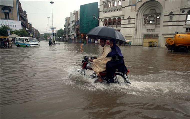 Heavy rain leaves 12 dead in Pakistan’s Karachi Heavy rain leaves 12 dead in Pakistan’s Karachi