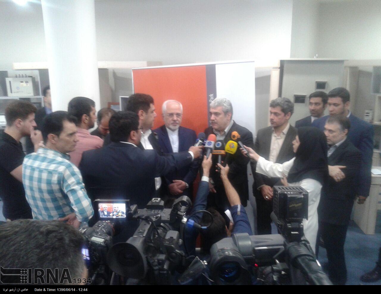 Zarif: İran dış politikası sadece bir kıtaya ağırlık vermemektedir Zarif: İran dış politikası sadece bir kıtaya ağırlık vermemektedir