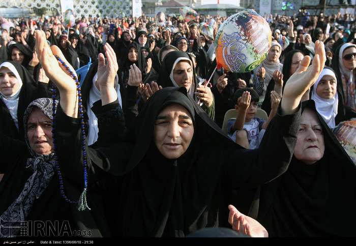 ایرنا - تهران - جشن عید غدیرخم با عنوان «من غدیری ام» با حضور گسترده مردم تهران
عصر روز شنبه در میدان امام حسین (ع) برگزار شد.
*17*3*