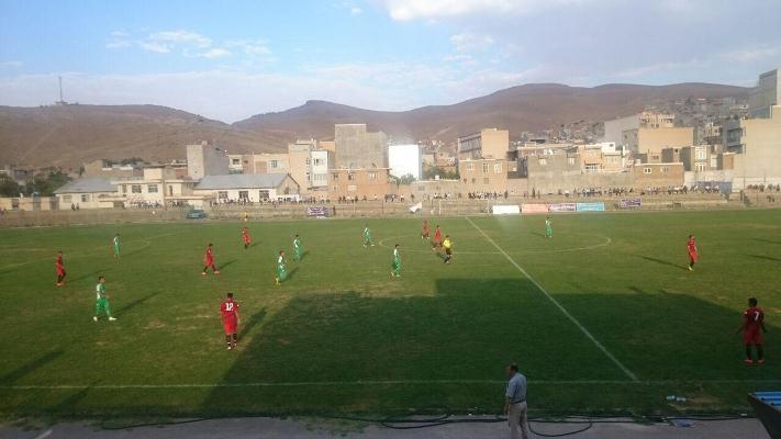 جدال صدرنشينان ليگ برتر فوتبال آذربايجان غربي در مهاباد برنده نداشت