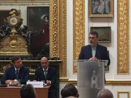 Teherán firma un acuerdo para construir la mayor planta de energía solar con Londres