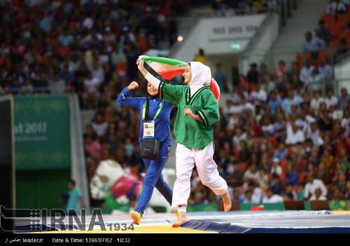 Luchadora iraní de estilo Alysh  gana la medalla de oro en Competencias de Turkmenistán