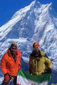 Iranian mountaineers ascend Manaslu, Himalayas