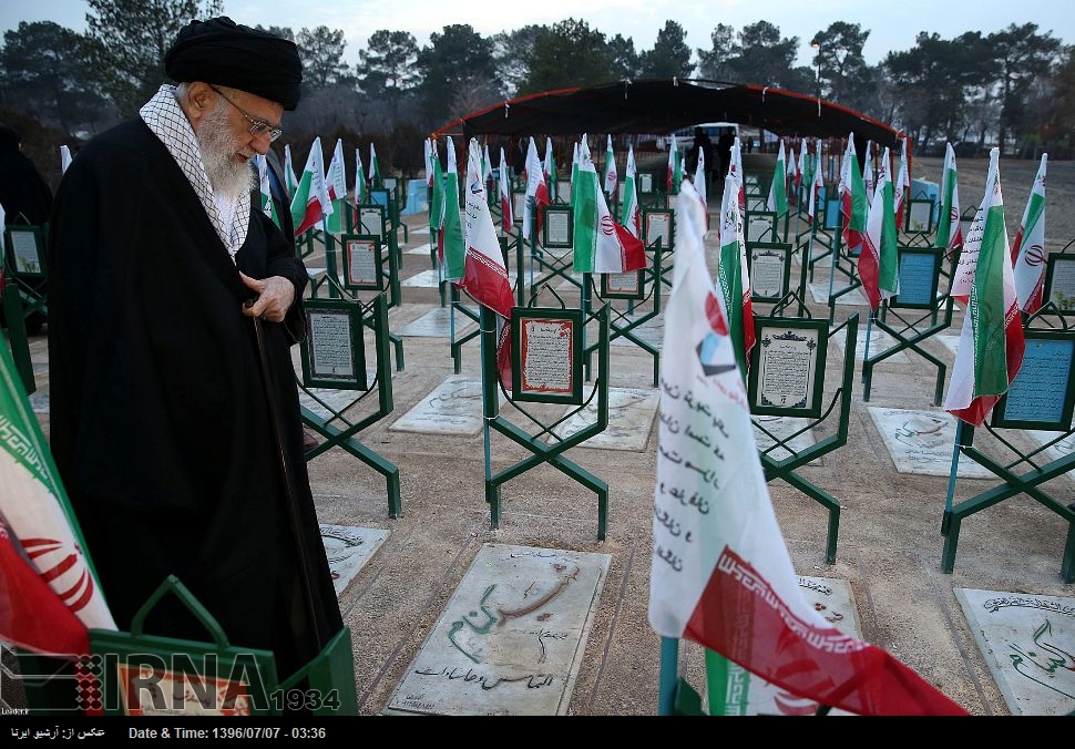 Ayetullah Hamenei: Şehadet seçilmiş insanlara İlahi hediyedir Ayetullah Hamenei: Şehadet seçilmiş insanlara İlahi hediyedir