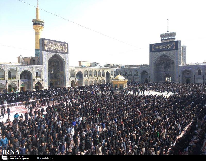 اقامه نماز جماعت ظهر عاشورا در حرم مطهر رضوی