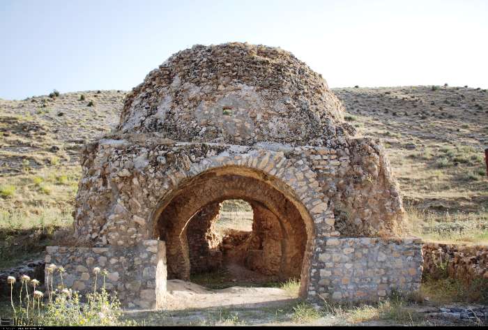 کشف شواهد ۲۰۰ هزار ساله حضور انسان در هرمزگان تا صادرات چرم ایلام به فرانسه