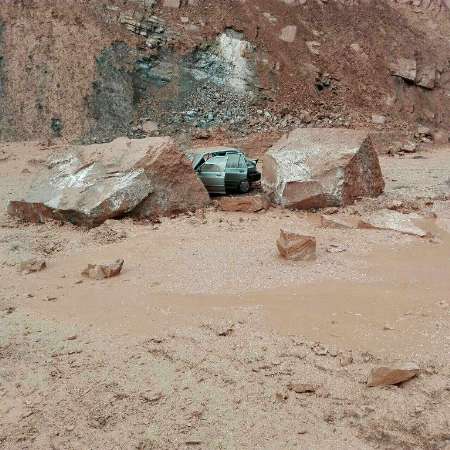 راننده یك خودرو براثر سقوط سنگ در گیلان كشته شد