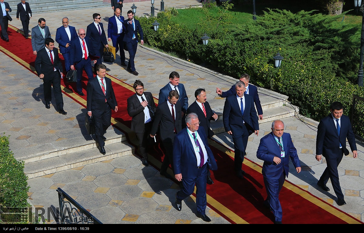 Путин прибыл в Тегеран для участия в трёхсторонней встрече глав Ирана, России и Азербайджана Путин прибыл в Тегеран для участия в трёхсторонней встрече глав Ирана, России и Азербайджана