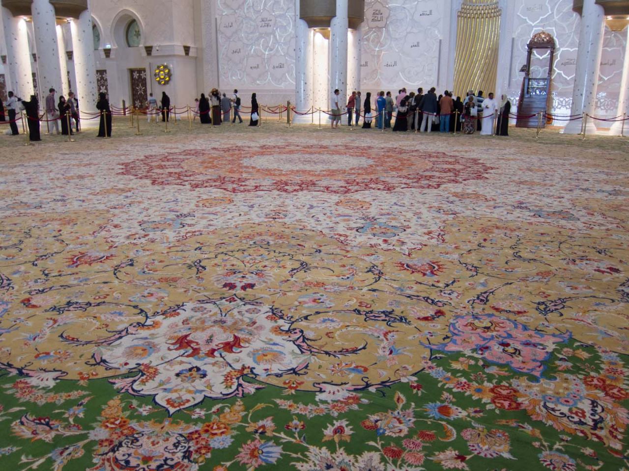 Iranian artists begin weaving world's 3rd largest carpet Iranian artists begin weaving world's 3rd largest carpet
