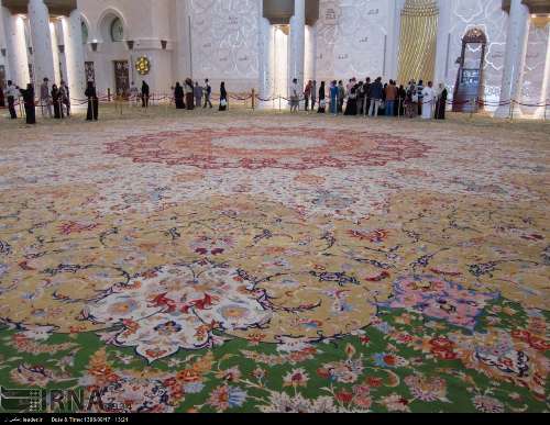 Irán teje la 3ª alfombra más grande del mundo