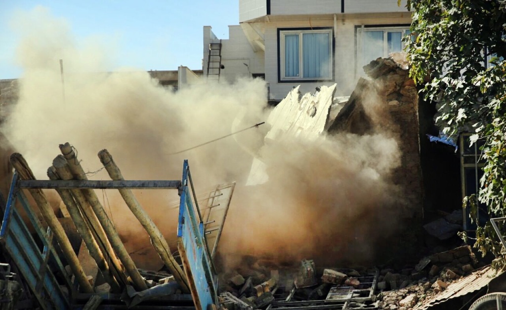 Hundreds killed, thousands injured by devastating quake in western Iran Hundreds killed, thousands injured by devastating quake in western Iran