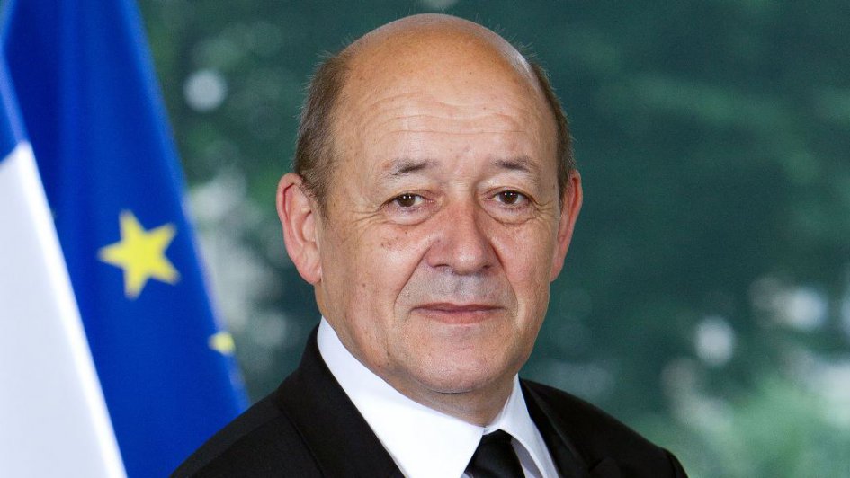وزير خارجه فرانسه با خانواده هاي جان باختگان زلزله در ايران و عراق ابراز همدردي كرد
