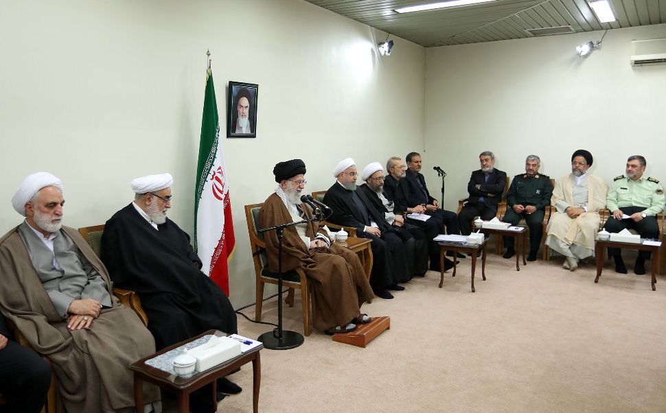 رهبر انقلاب: همدردی مسئولان با زلزلهزدگان در عرصه عمل و كمك با قوت ادامه یابد رهبر انقلاب: همدردی مسئولان با زلزلهزدگان در عرصه عمل و كمك با قوت ادامه یابد
