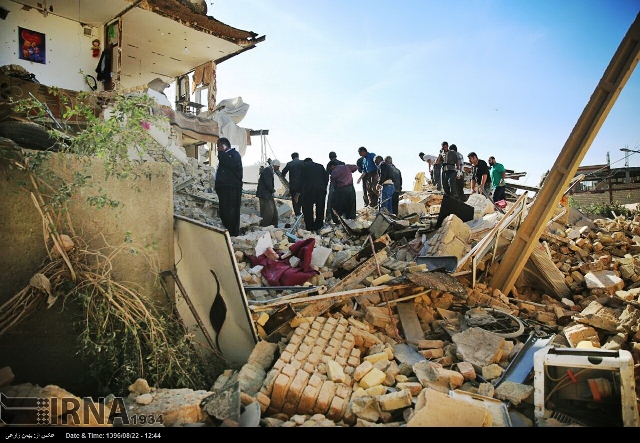 اهداي 6 تن خرما توسط مردم دلگان به زلزله زدگان كرمانشاه