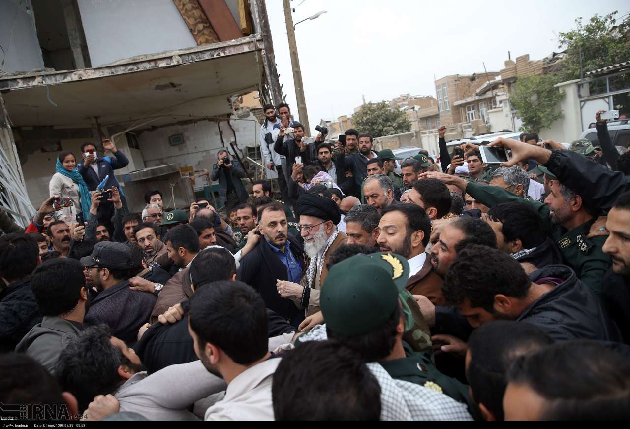 تشكر نمایندگان استان كرمانشاه از حضور رهبر معظم انقلاب در مناطق زلزله زده تشكر نمایندگان استان كرمانشاه از حضور رهبر معظم انقلاب در مناطق زلزله زده
