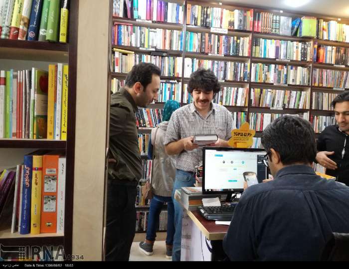 نگاهی به اقدامات در حوزه کتاب و نشر در سالی زیر سایه جنگ