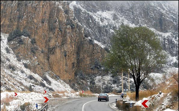 رانندگان در محورهای زنجان ،آذربایجان شرقی و غربی تجهیزات كافی داشته باشند