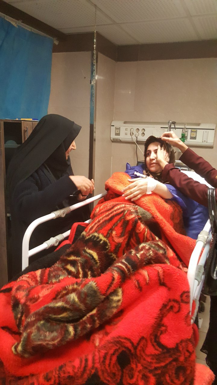 ديدار نماينده استاندار كرمان از حادثه ديدگان زلزله در مراكز درماني