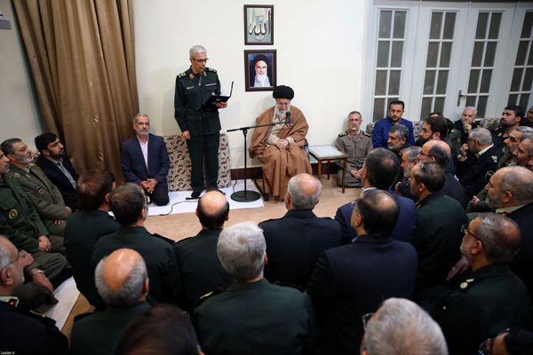Supreme Leader receives winners of military festival Supreme Leader receives winners of military festival
