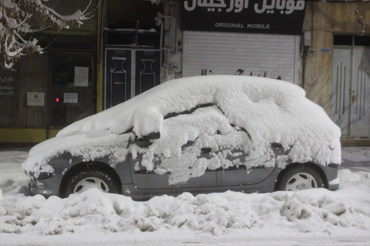 برف سنگين راه ارتباطي برخي روستاهاي خلخال را مسدود كرد
