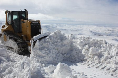 مسیر ارتباطی 65 روستا در استان قزوین به دلیل بارش برف بسته شد