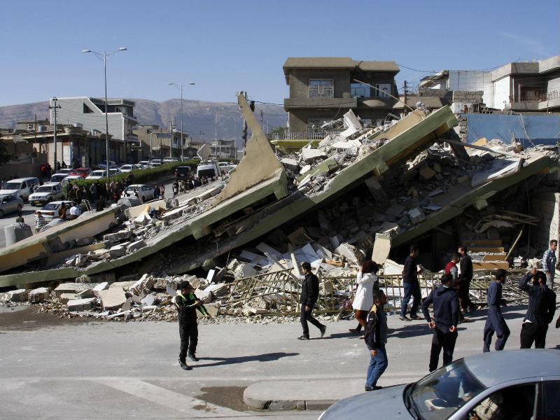 Western Iran quake death toll mounts to 579 Western Iran quake death toll mounts to 579