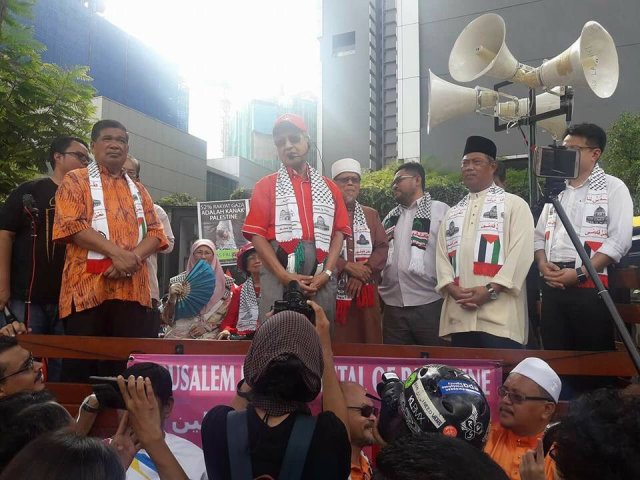 Ex-Malaysian PM urges Muslim countries to sever ties with Israel Ex-Malaysian PM urges Muslim countries to sever ties with Israel