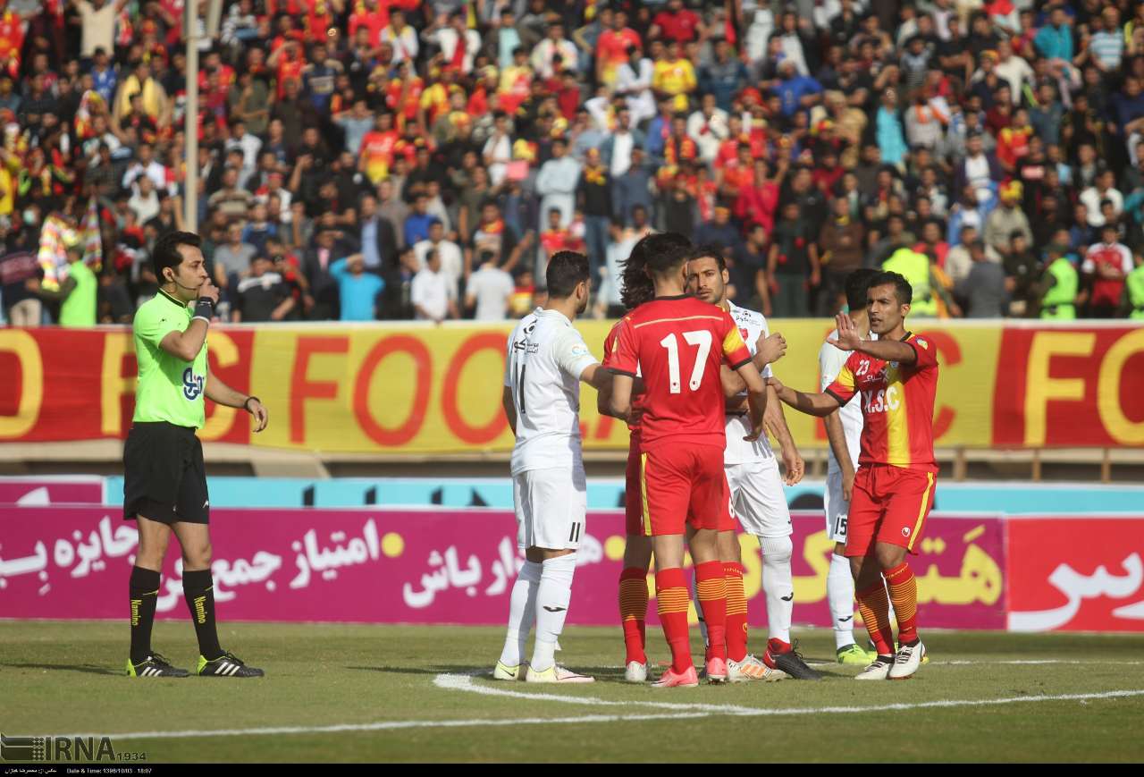 از بازار سياه بليط ورود به ورزشگاه تا سنگ باران هواداران پرسپوليسي