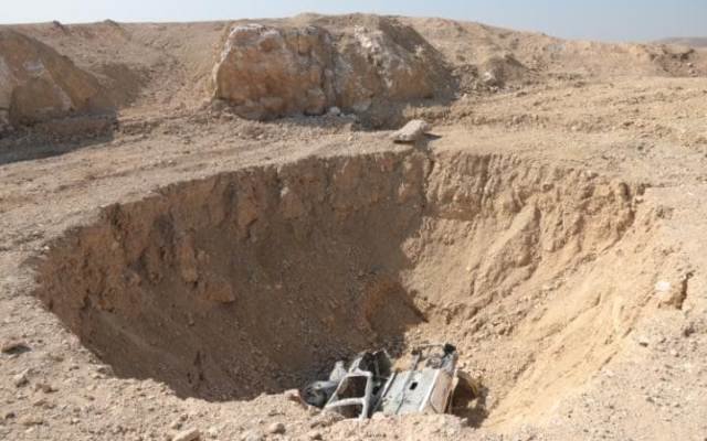 2 mass graves discovered in Raqqa, Syria 2 mass graves discovered in Raqqa, Syria
