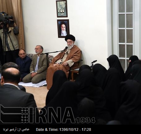 Ayetullah Hamenei: Düşman her zaman İran milletine darbe indirme peşindedir Ayetullah Hamenei: Düşman her zaman İran milletine darbe indirme peşindedir