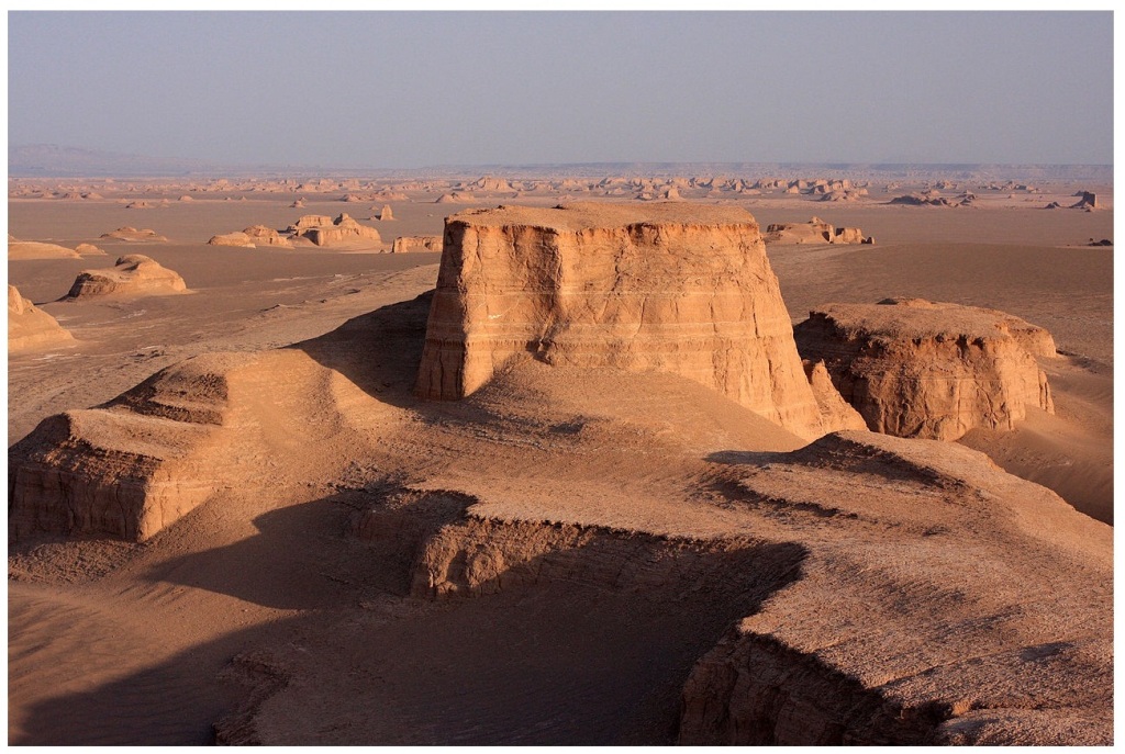 Revival of historic buildings: A competitive advantage for Iranian tourism in int'l scope Revival of historic buildings: A competitive advantage for Iranian tourism in int'l scope