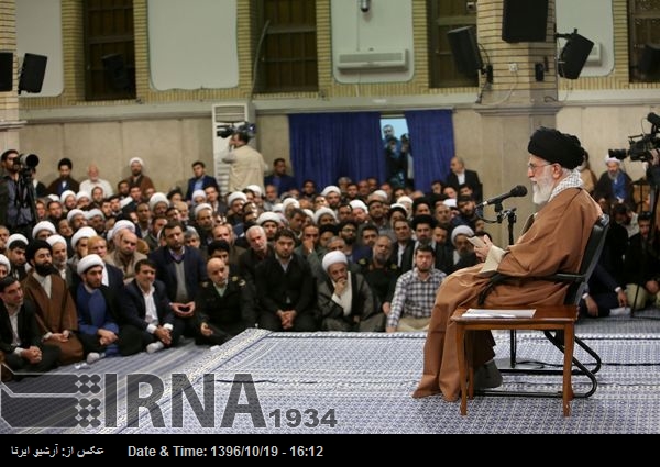 Ayetullah Hamenei: Halkın haklı istekleri ve vahşice hareketler birbirinden ayrılmalı Ayetullah Hamenei: Halkın haklı istekleri ve vahşice hareketler birbirinden ayrılmalı