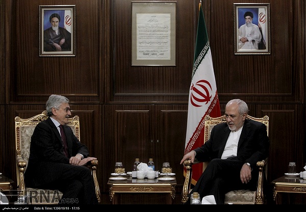 Irans Außenminister fordert EU-praktische Maßnahmen für Atomabkommen Irans Außenminister fordert EU-praktische Maßnahmen für Atomabkommen