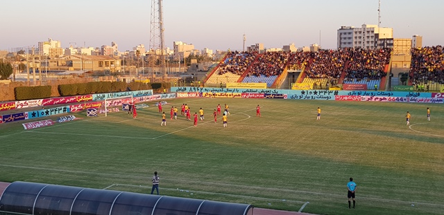 حاشيه نگاري ايرنا از ديدار تيم هاي صنعت نفت آبادان و پارس جنوبي جم