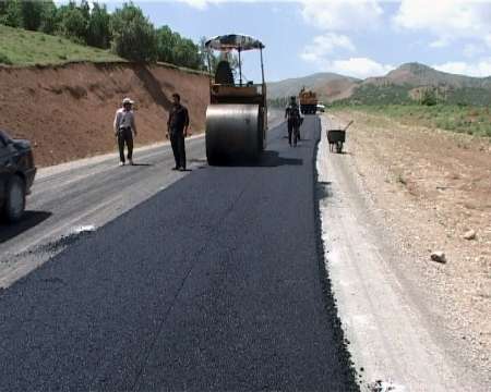 آسفالت 21 كیلومتر راه روستایی در شهرستان سروآباد