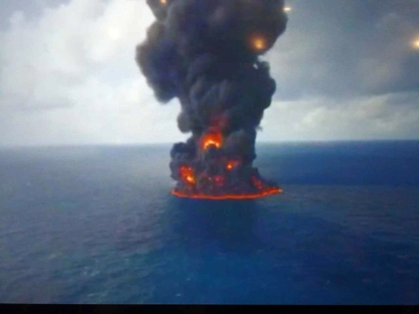 Thick smoke halts rescue operation for Iranian sailors Thick smoke halts rescue operation for Iranian sailors