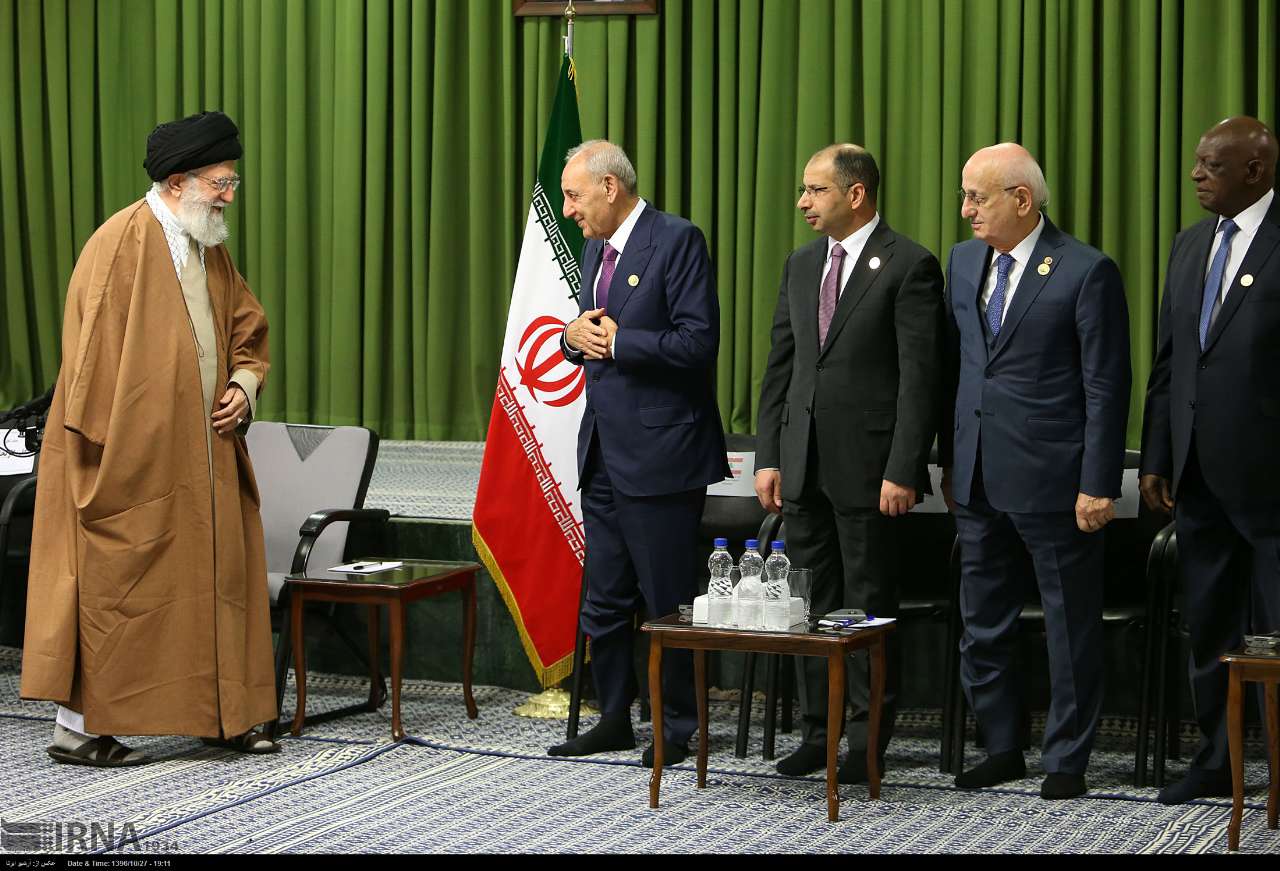 Treffen zwischen Teilnehmern der 13. PUIC-Konferenz und Irans Oberster Führer Treffen zwischen Teilnehmern der 13. PUIC-Konferenz und Irans Oberster Führer