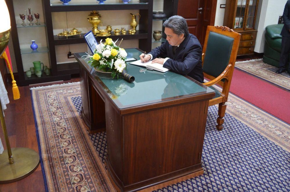 Serbian president envoy signs up memorial book for Sanchi Serbian president envoy signs up memorial book for Sanchi
