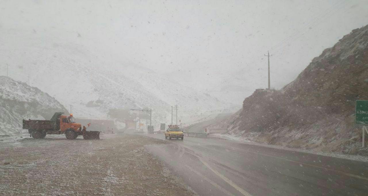 تردد در گردنه خان بانه با زنجير چرخ امكان پذير است