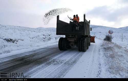تردد در جاده های آذربایجان‌غربی با وجود بارش برف برقرار است