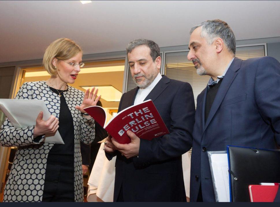 Irans Vizeaußenminister taucht sich über Atomabkommen in Berlin aus Irans Vizeaußenminister taucht sich über Atomabkommen in Berlin aus