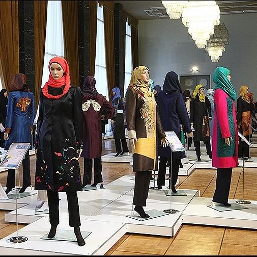 Buch über iranische Mode und Kleidung wird präsentiert Buch über iranische Mode und Kleidung wird präsentiert