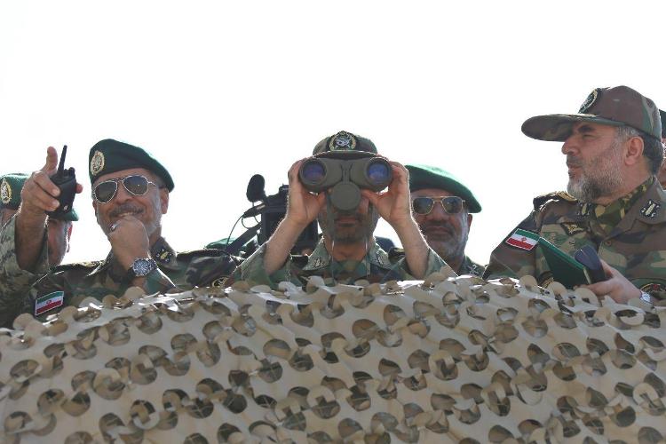 Iran warnt zwei Koalitionsschiffe auf dem Manövergelände Iran warnt zwei Koalitionsschiffe auf dem Manövergelände