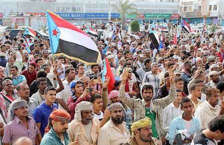 درگيري ميان طرفهاي متخاصم در عدن در جنوب يمن ادامه دارد