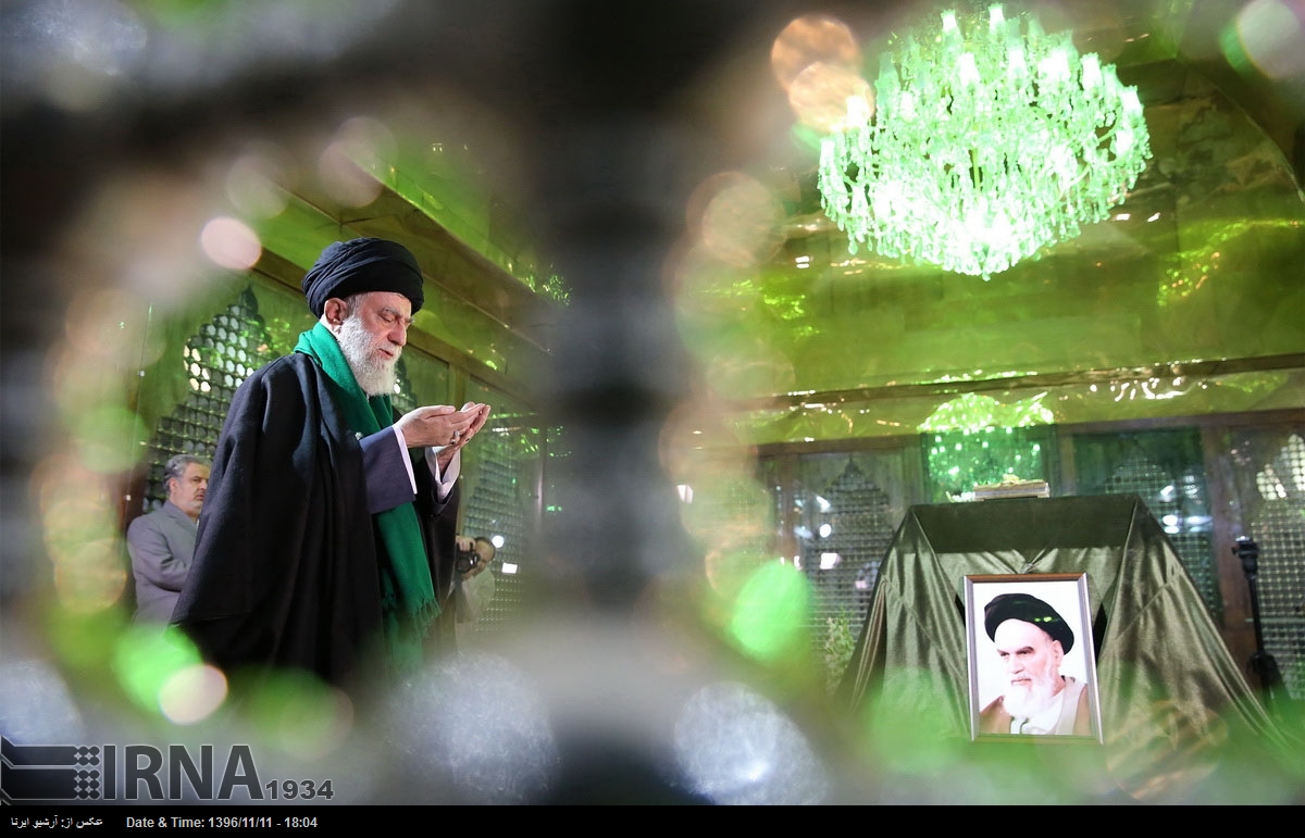 Irans Oberster Führer im Imam-Chomein-Mausoleum Irans Oberster Führer im Imam-Chomein-Mausoleum