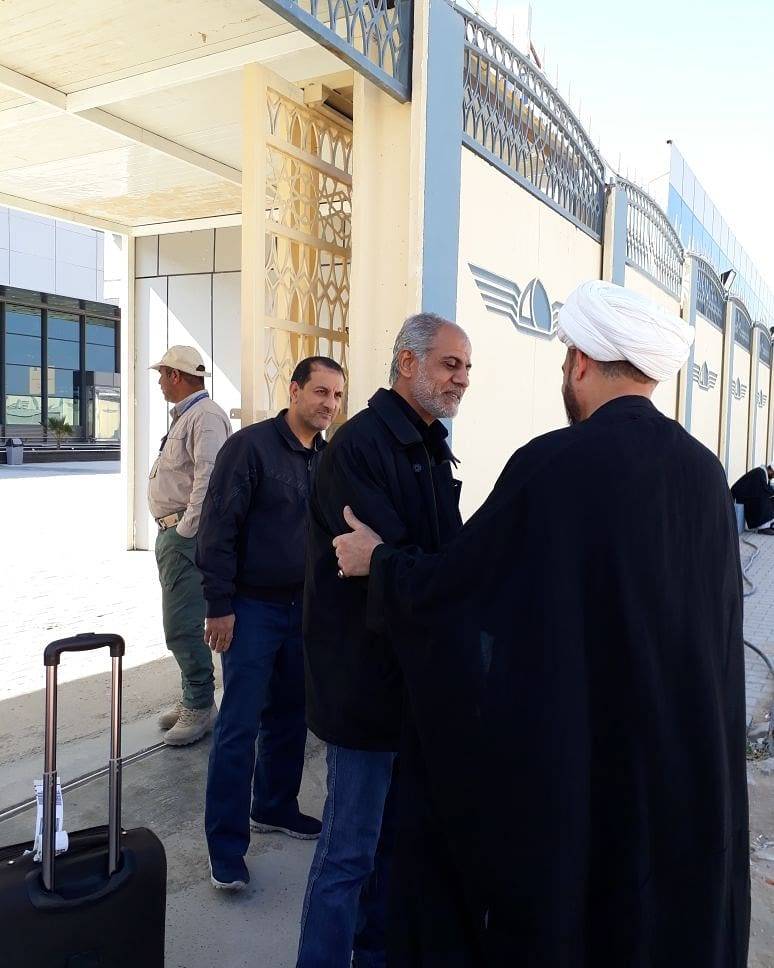 أنباء عن ترحيل أفراد من عائلة السيد التوبلاني المسقطة جنسيتهم من البحرين أنباء عن ترحيل أفراد من عائلة السيد التوبلاني المسقطة جنسيتهم من البحرين