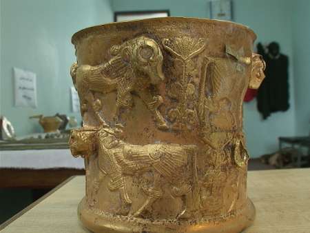 جام طلایی كشف شده از قاچاقچیان در موزه مشگین شهر نگهداری خواهد شد