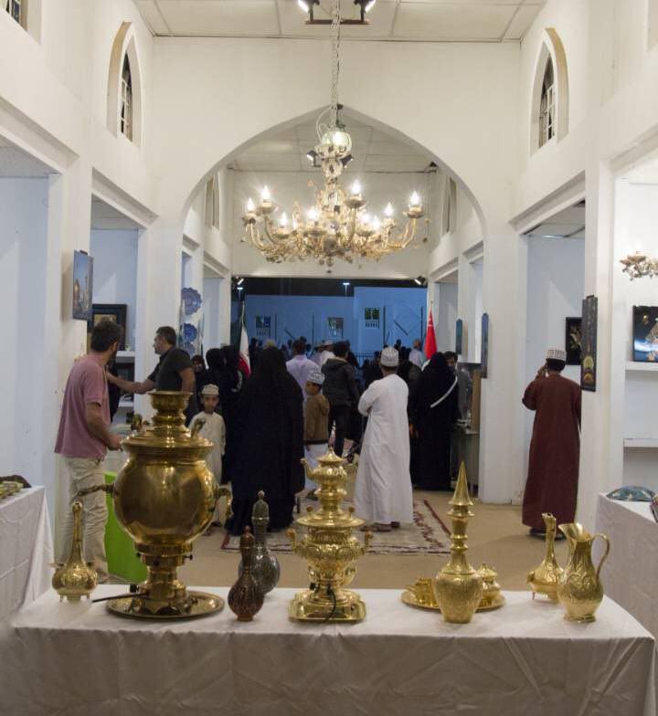 الفن الايراني الاصيل يتألق في مهرجان مسقط الثقافي الفن الايراني الاصيل يتألق في مهرجان مسقط الثقافي