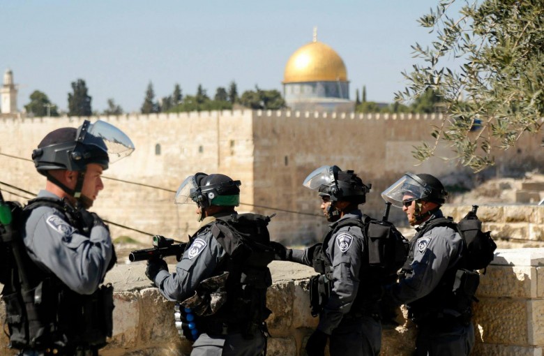 خبير في شؤون الاستيطان : فرض الحكم العسكري الصهيوني علي أحياء القدس العربية خطوة تهويدية متقدمة خبير في شؤون الاستيطان : فرض الحكم العسكري الصهيوني علي أحياء القدس العربية خطوة تهويدية متقدمة